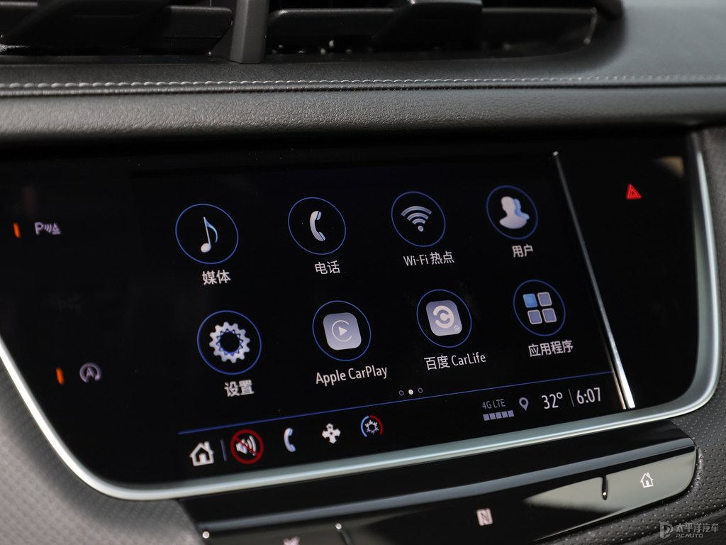 鉆白凱迪拉克XT5中控內(nèi)飾圖片