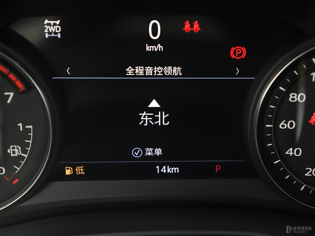 鉆白凱迪拉克XT5中控內(nèi)飾圖片