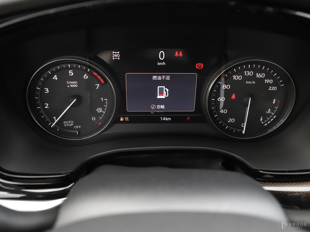 鉆白凱迪拉克XT5中控內(nèi)飾圖片