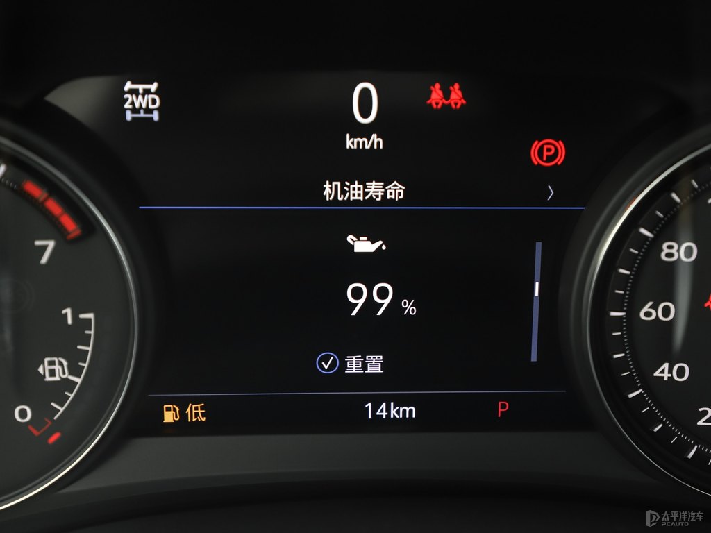 鉆白凱迪拉克XT5中控內(nèi)飾圖片