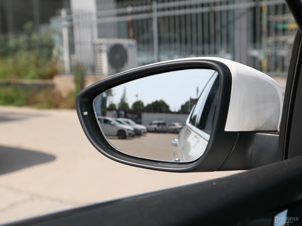 晶瑩白明銳車身外觀圖片