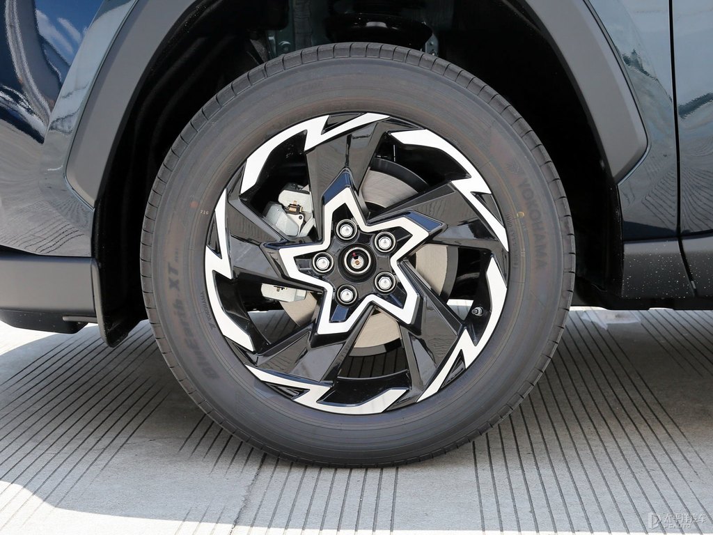 墨玉藍(lán)威蘭達(dá)車(chē)身外觀圖片