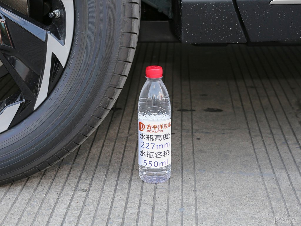 墨玉藍威蘭達車身外觀圖片