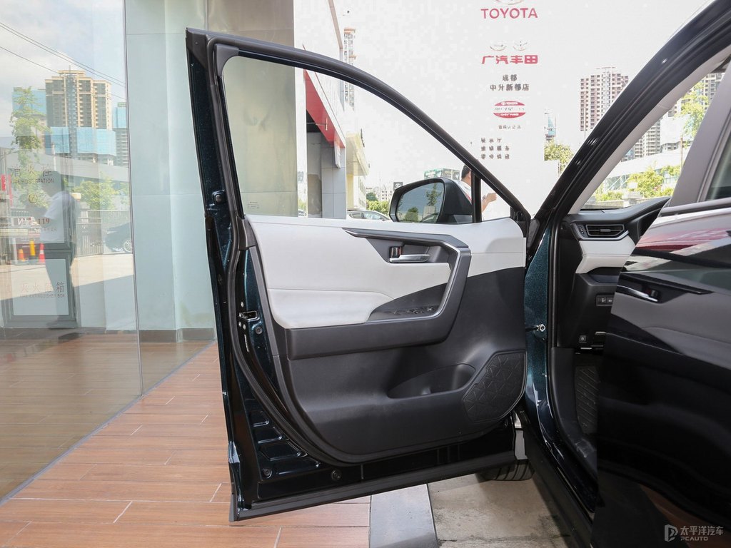 墨玉藍(lán)威蘭達(dá)車廂內(nèi)飾圖片