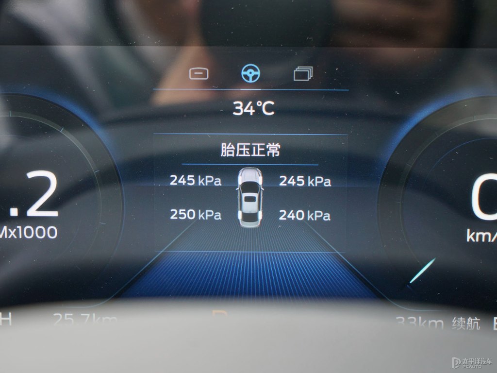 雪紡白福睿斯中控內(nèi)飾圖片