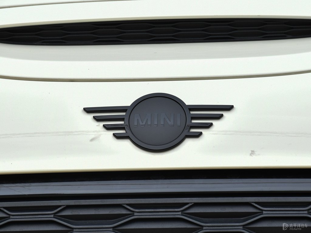 黑色/胡椒白MINI CLUBMAN車(chē)頭外觀(guān)圖片
