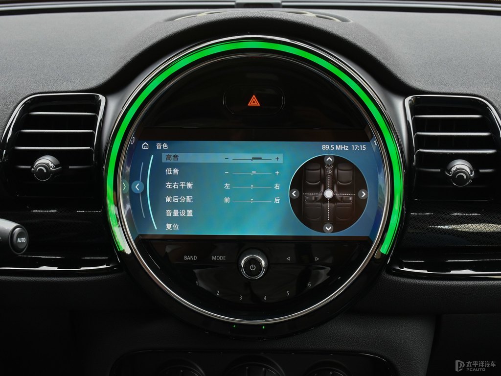 黑色/胡椒白MINI CLUBMAN中控內(nèi)飾圖片