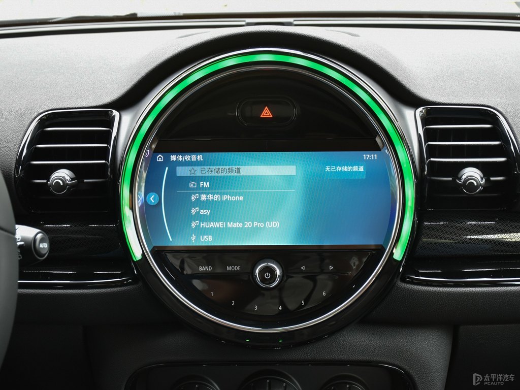 黑色/胡椒白MINI CLUBMAN中控內飾圖片
