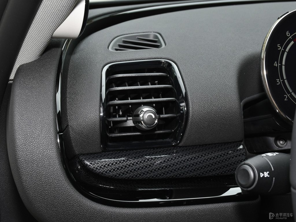 黑色/胡椒白MINI CLUBMAN中控內(nèi)飾圖片