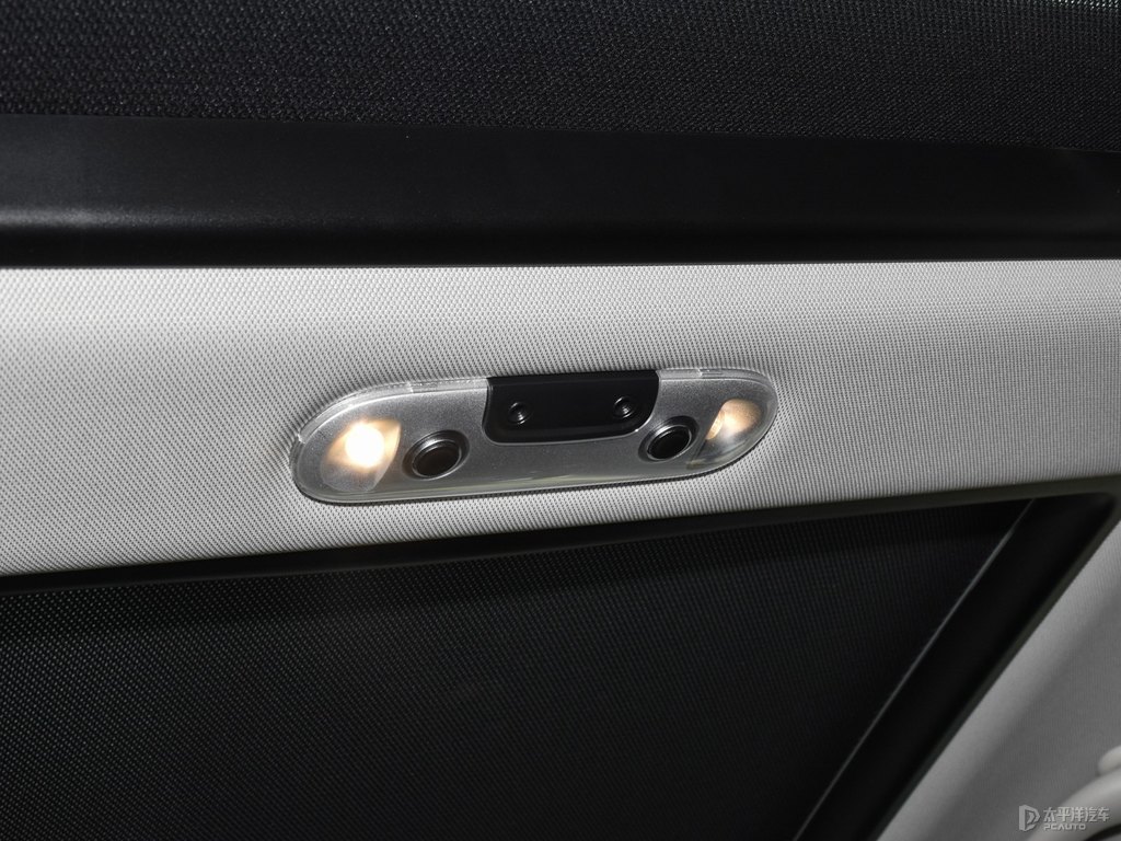 黑色/胡椒白MINI CLUBMAN車廂內飾圖片