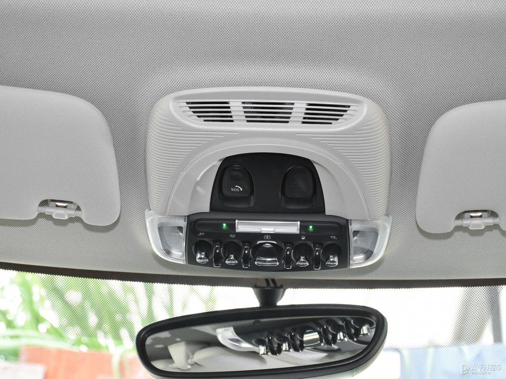 黑色/胡椒白MINI CLUBMAN車廂內(nèi)飾圖片