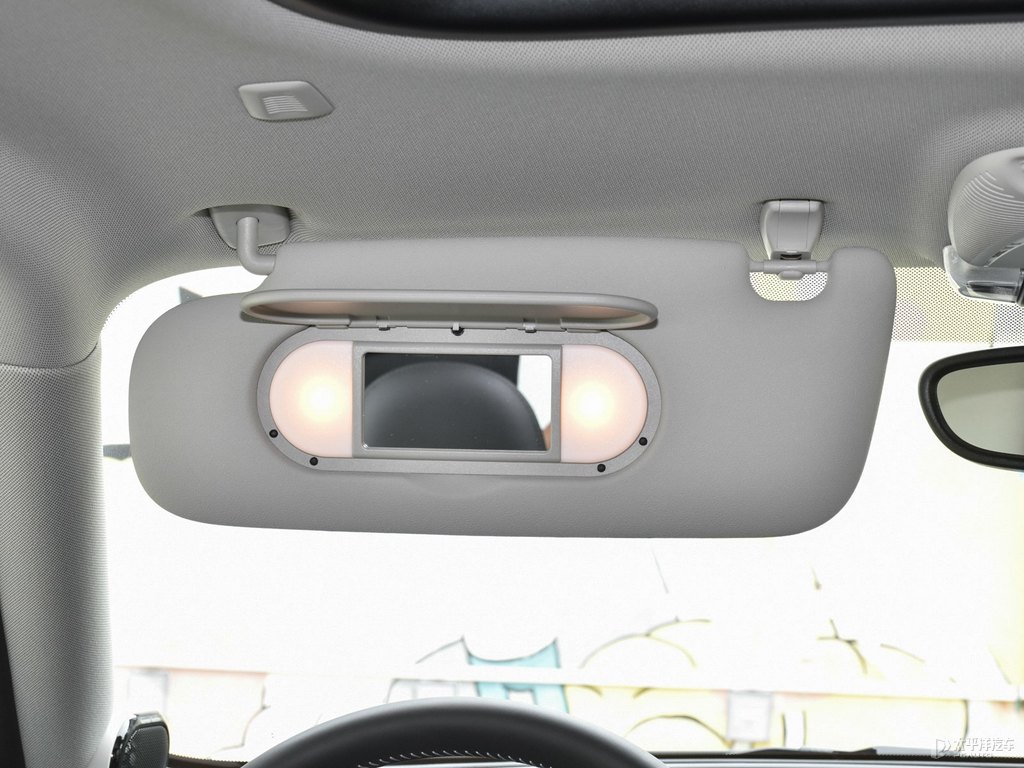 黑色/胡椒白MINI CLUBMAN車廂內(nèi)飾圖片