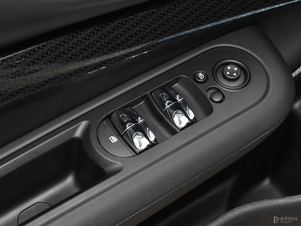 黑色/胡椒白MINI CLUBMAN車廂內(nèi)飾圖片