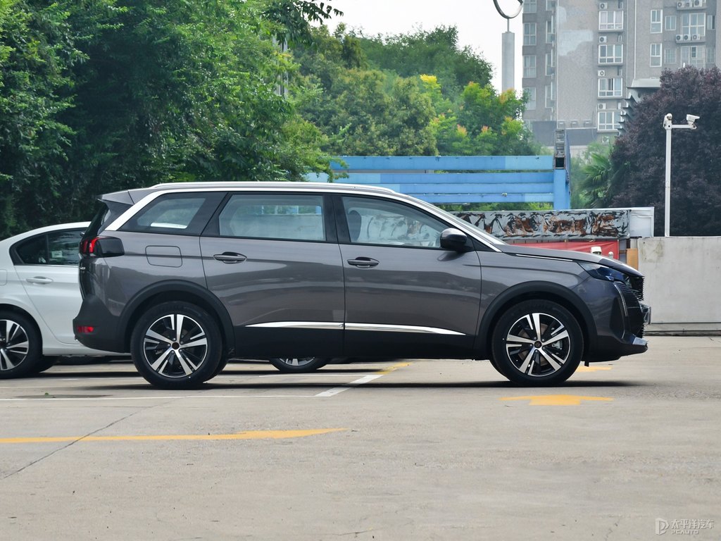 青巖灰標(biāo)致5008整車外觀外觀圖片