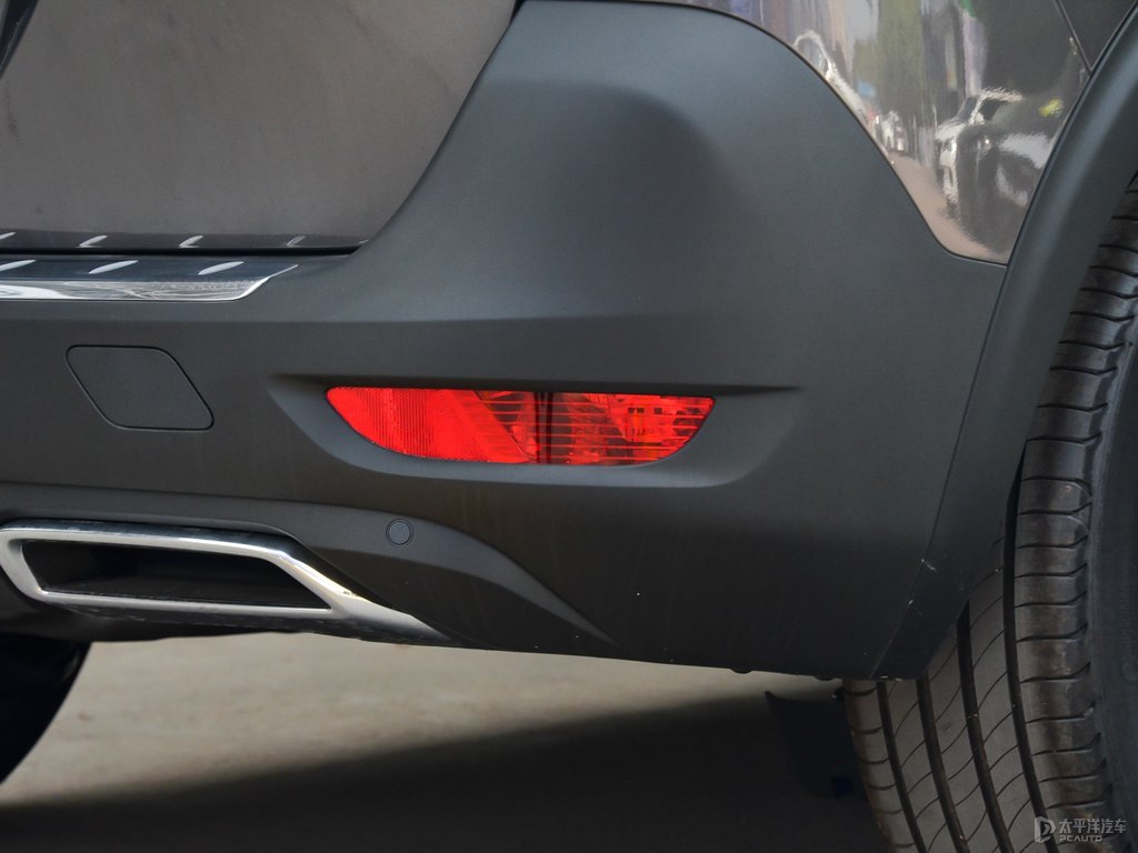 青巖灰標致5008車尾外觀圖片
