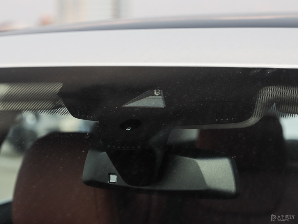 礦石白寶馬5系車身外觀圖片