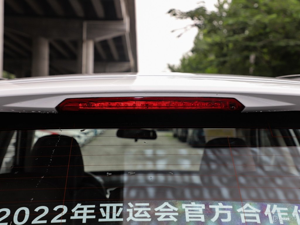 漢玉白博越車(chē)尾外觀圖片