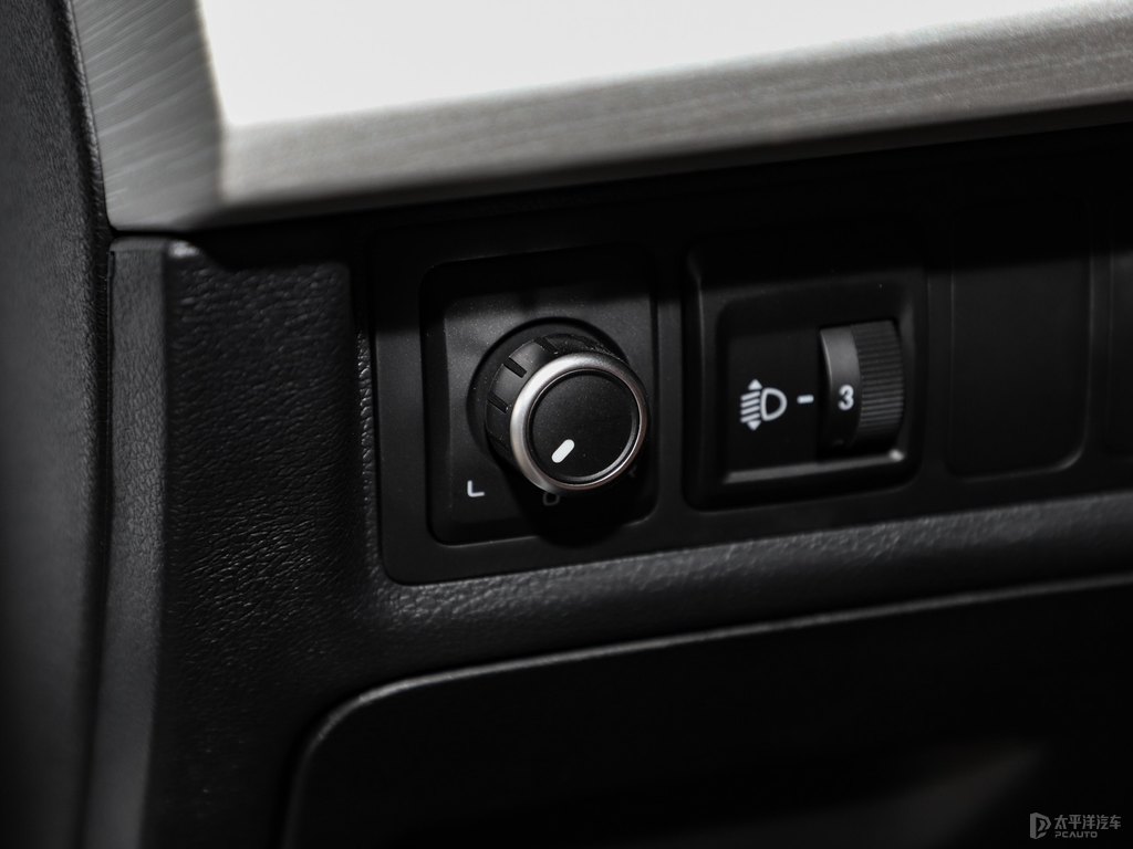 漢玉白博越車廂內(nèi)飾圖片