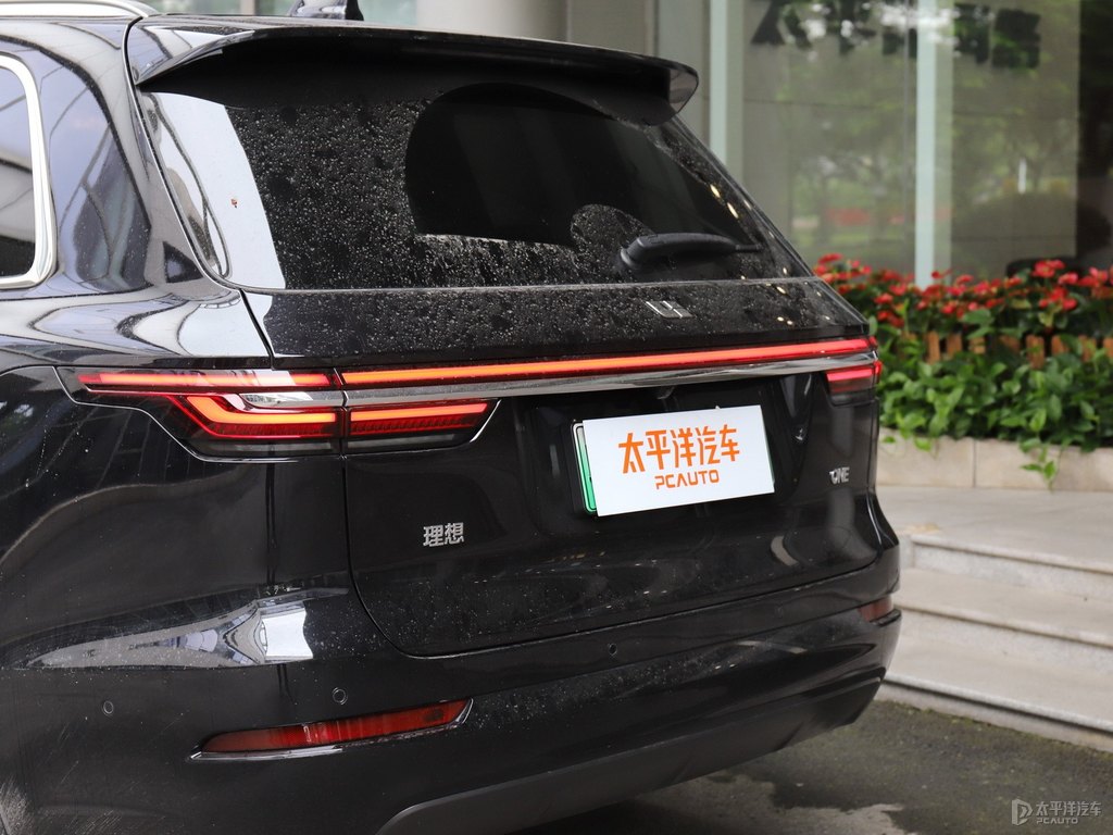 黑色理想ONE車尾外觀圖片