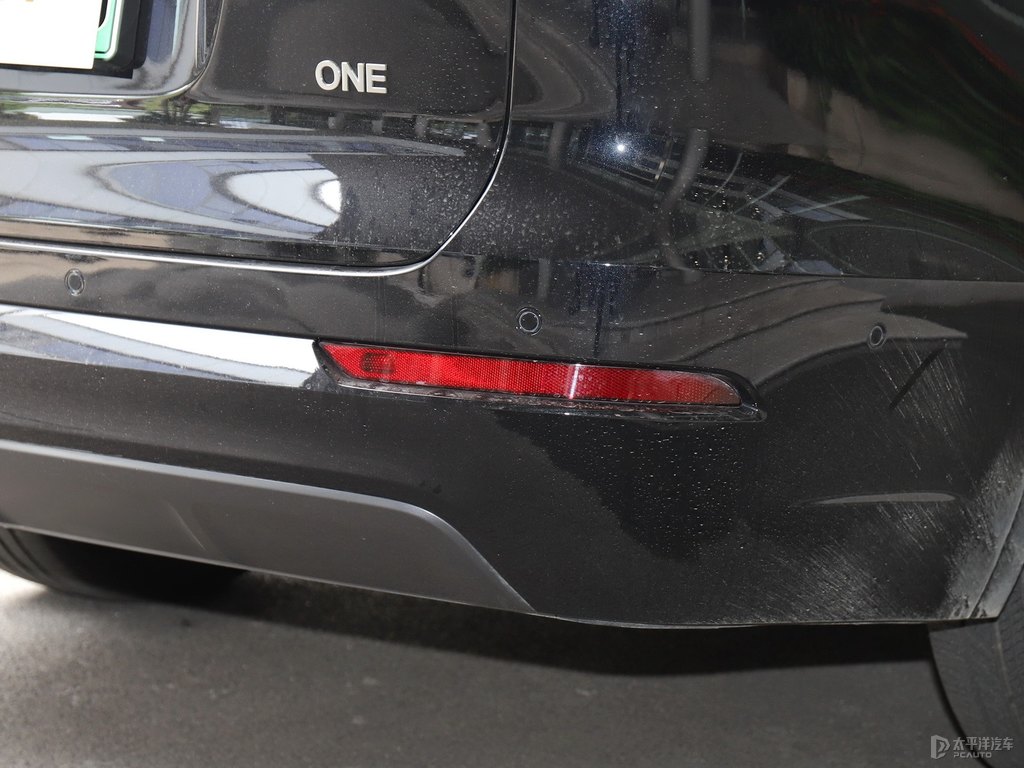 黑色理想ONE車尾外觀圖片