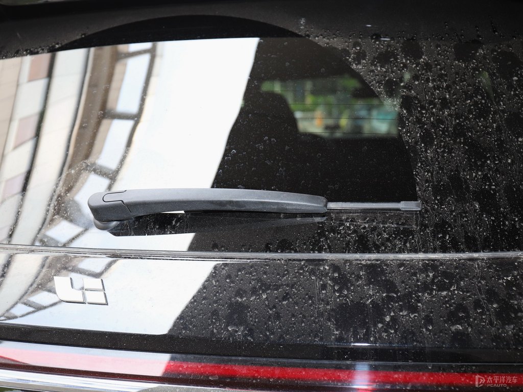 黑色理想ONE車尾外觀圖片