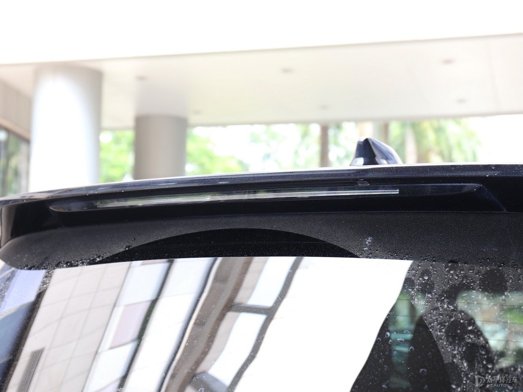 黑色理想ONE車尾外觀圖片