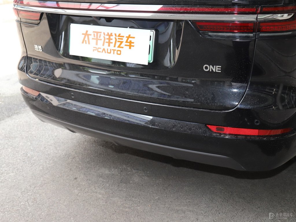 黑色理想ONE車尾外觀圖片