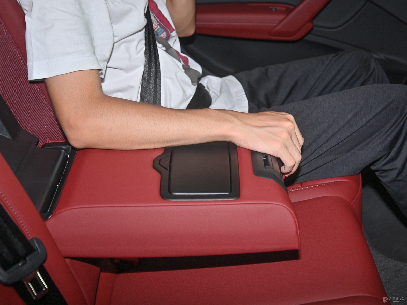奧迪Q5L Sportback空間高清大圖