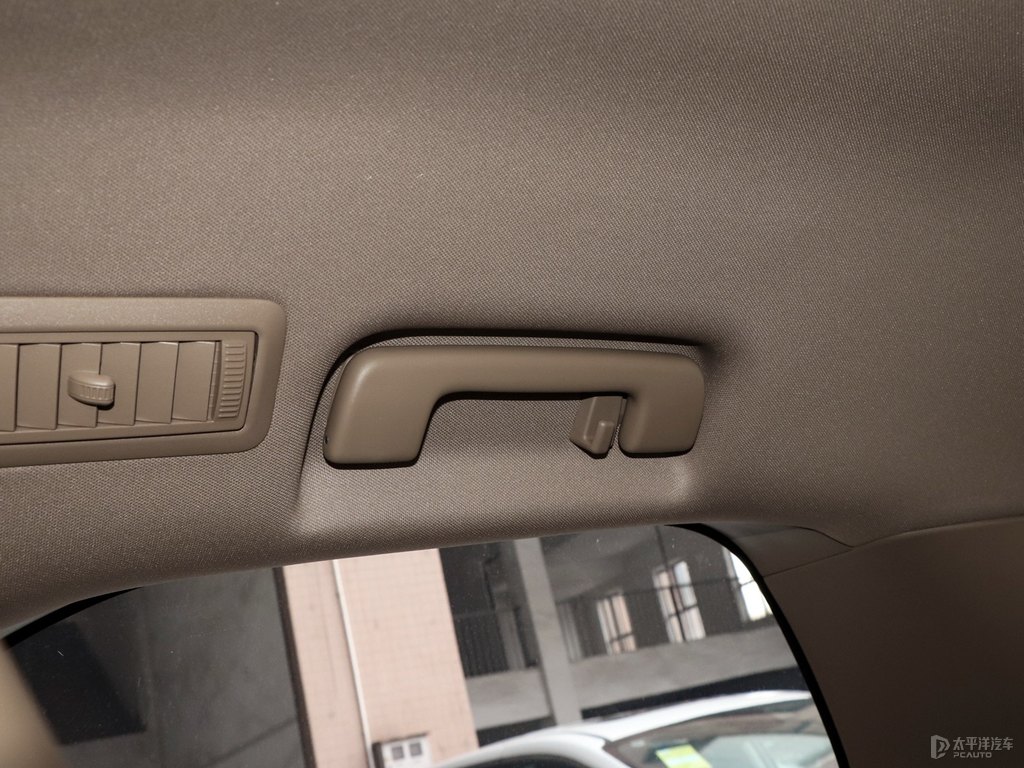 香檳金別克GL8車廂內(nèi)飾圖片