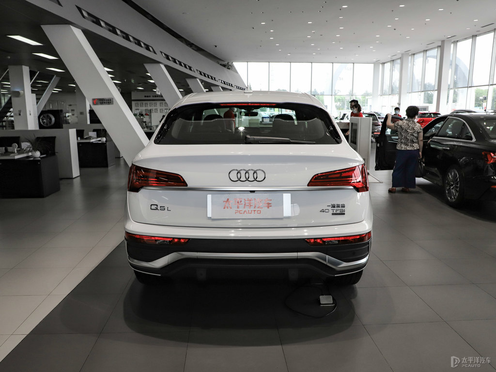朱鷺白奧迪Q5L Sportback整車外觀外觀圖片