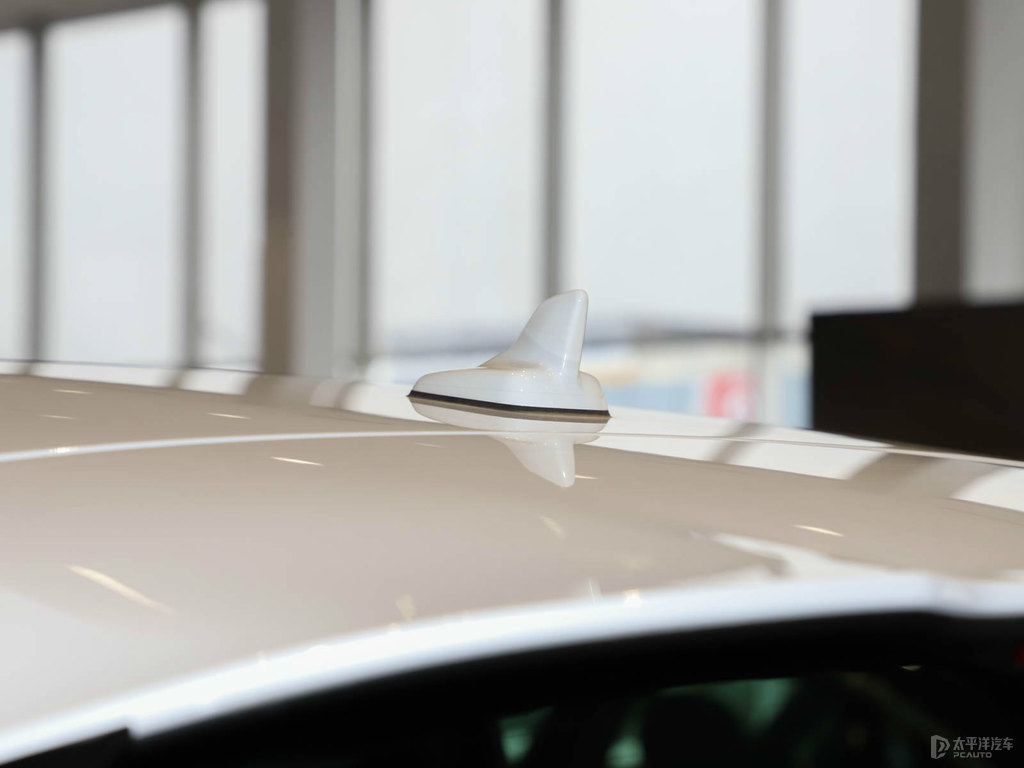 朱鷺白奧迪Q5L Sportback車身外觀圖片