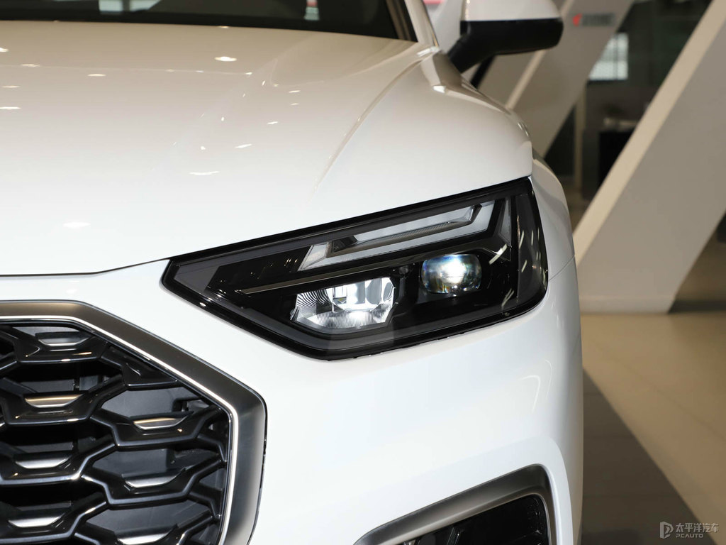 朱鷺白奧迪Q5L Sportback車頭外觀圖片