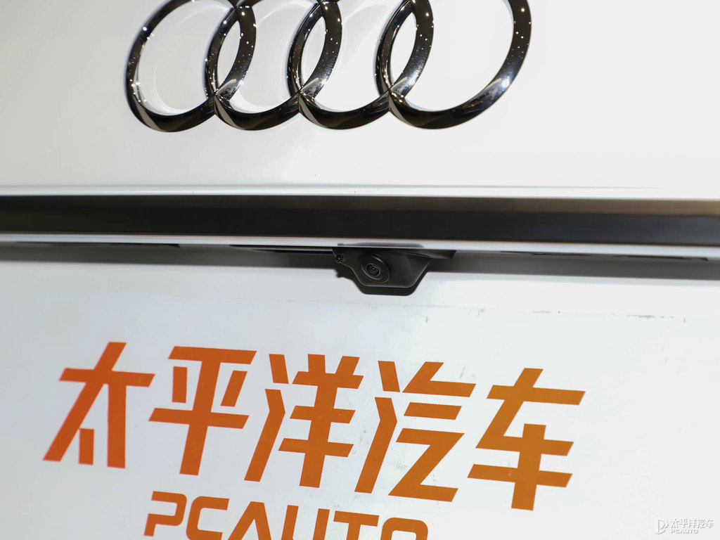 朱鷺白奧迪Q5L Sportback車尾外觀圖片