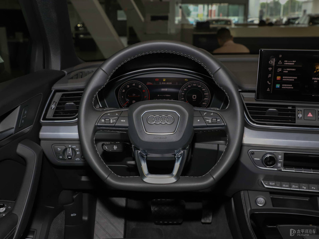 朱鷺白奧迪Q5L Sportback中控內(nèi)飾圖片