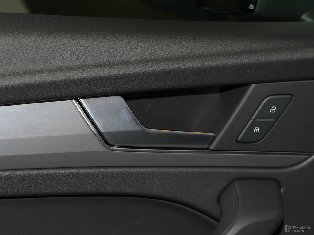 朱鷺白奧迪Q5L Sportback車廂內(nèi)飾圖片