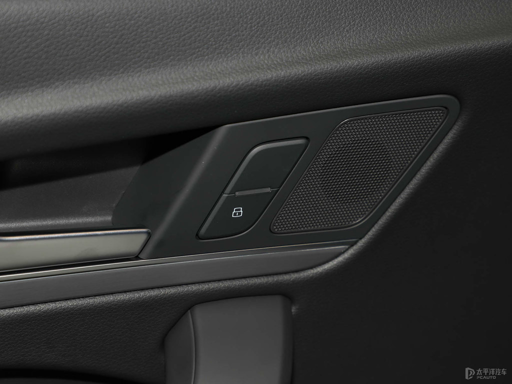 朱鷺白奧迪Q5L Sportback車廂內(nèi)飾圖片
