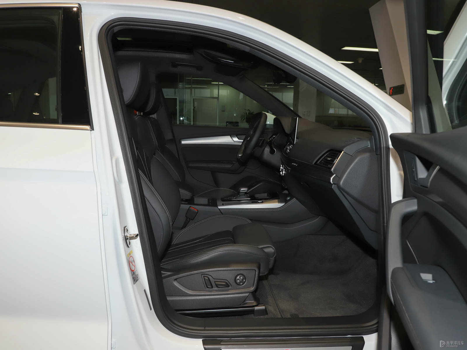 奧迪Q5L Sportback空間高清大圖