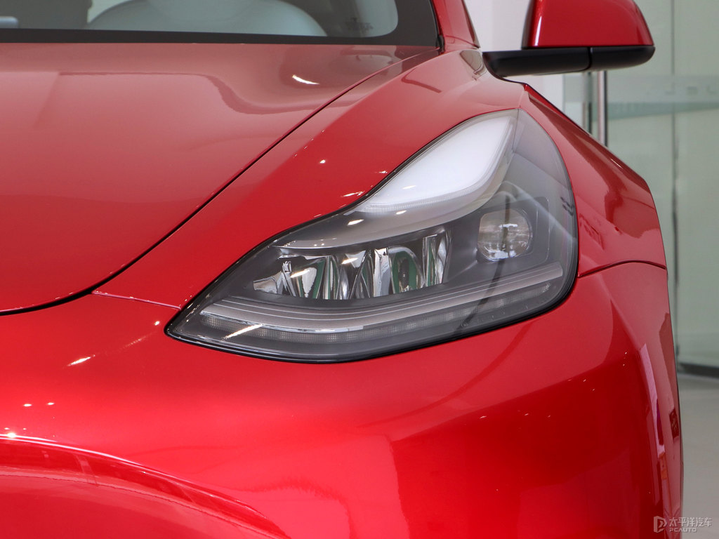 中國紅Model 3車頭外觀圖片