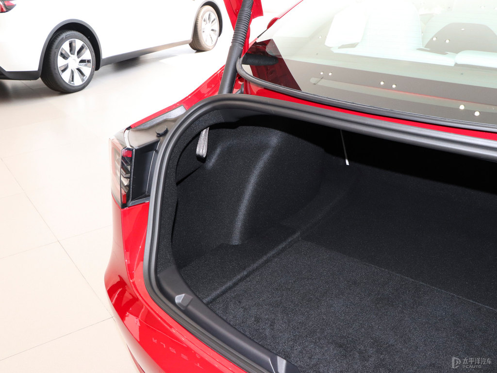 中國(guó)紅Model 3后備廂空間圖片