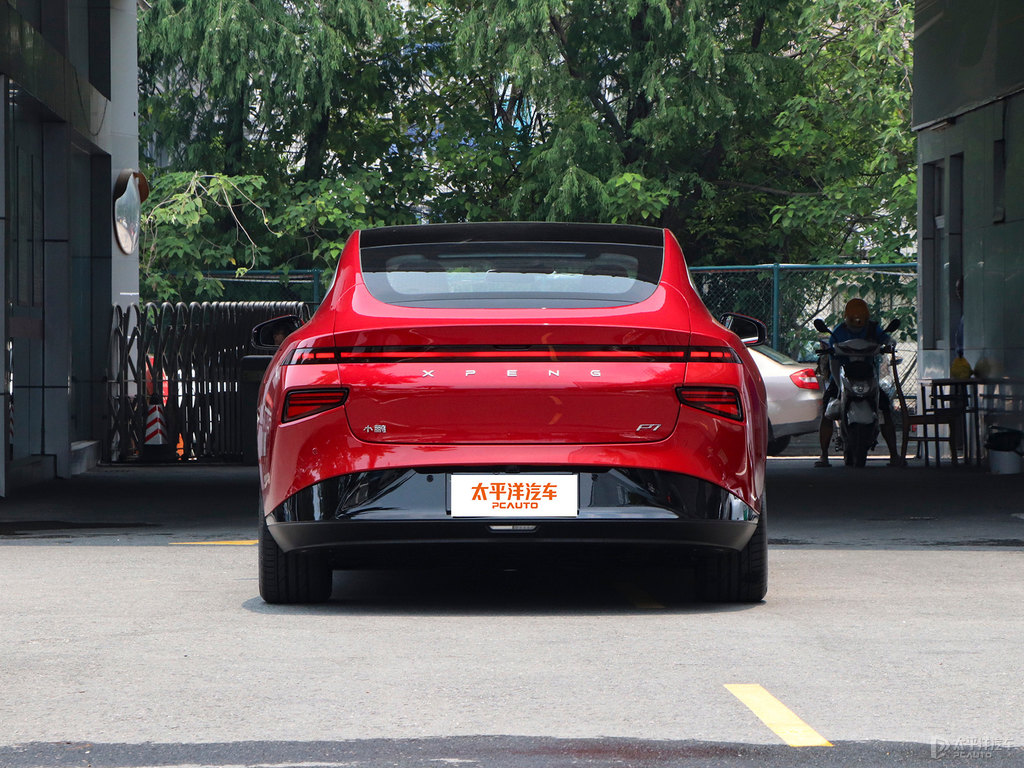 曜日紅小鵬P7整車外觀外觀圖片