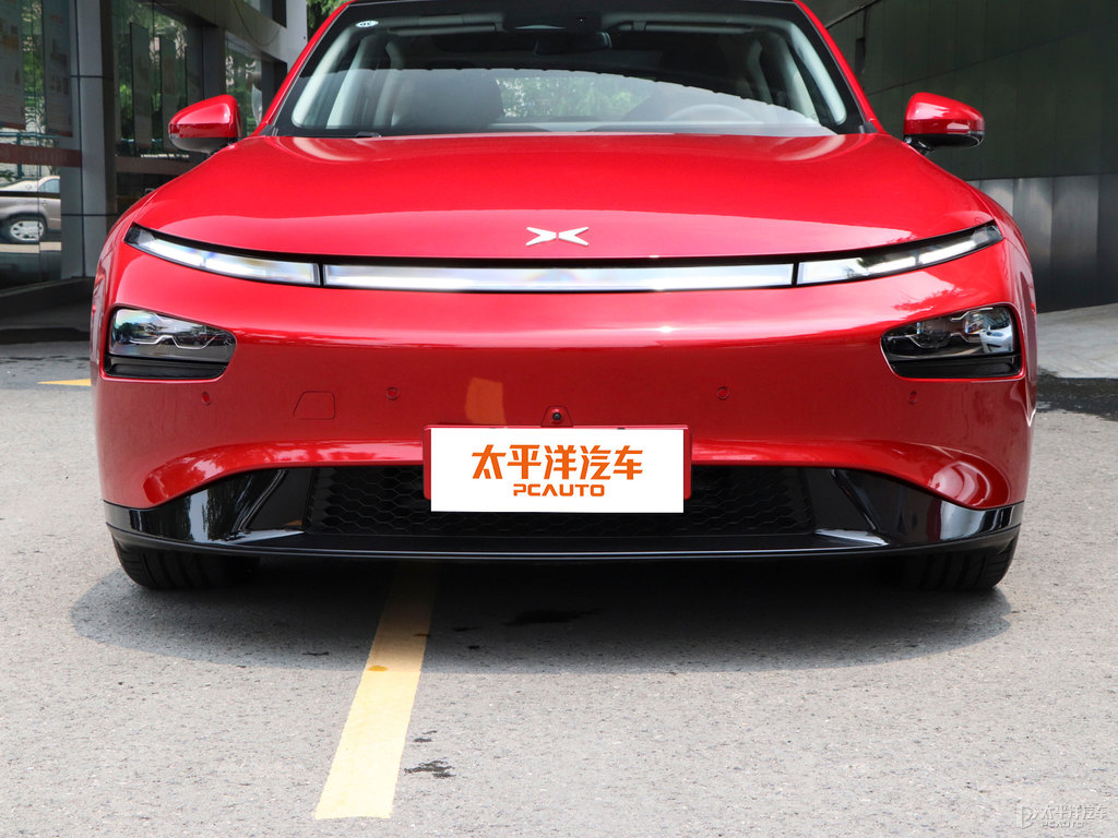 曜日紅小鵬P7車頭外觀圖片