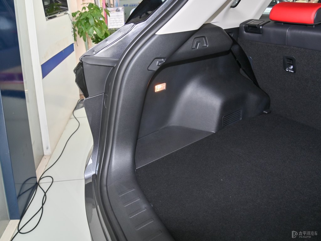 炫影灰長(zhǎng)安CS55PLUS后備廂空間圖片