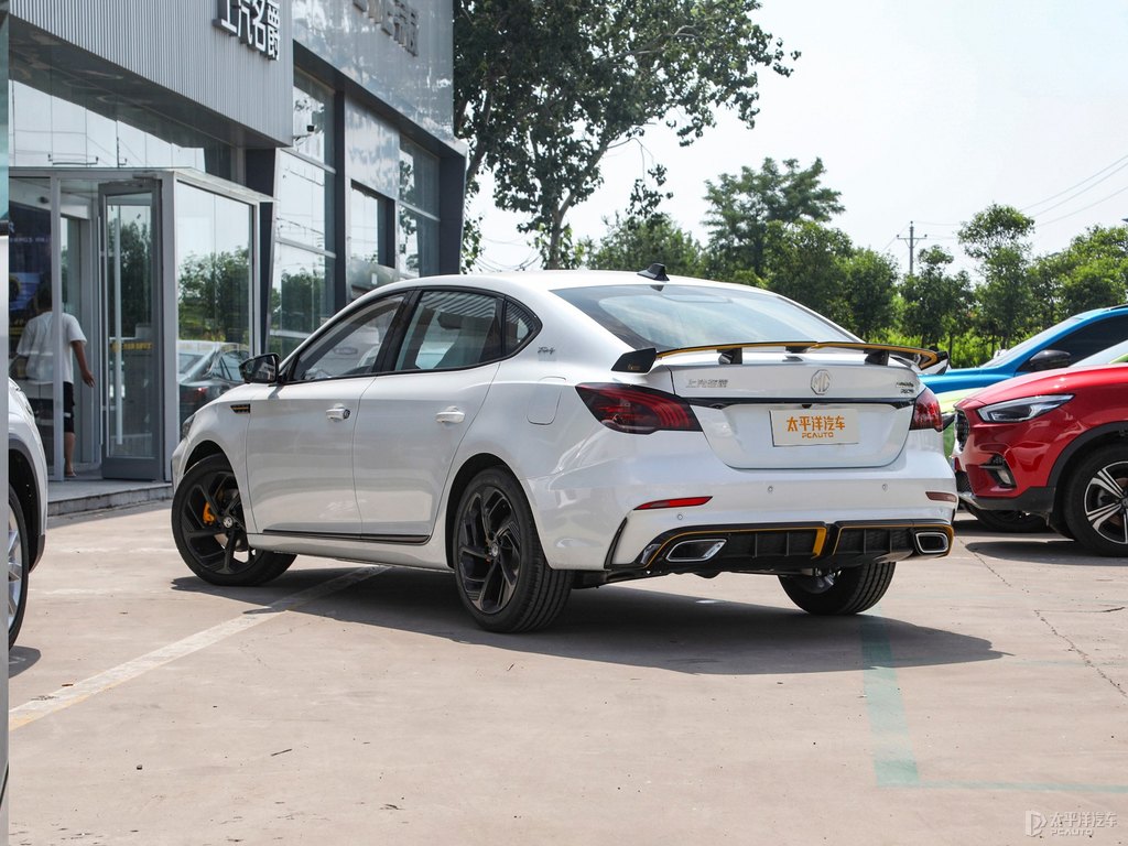珠光白MG6整車外觀外觀圖片