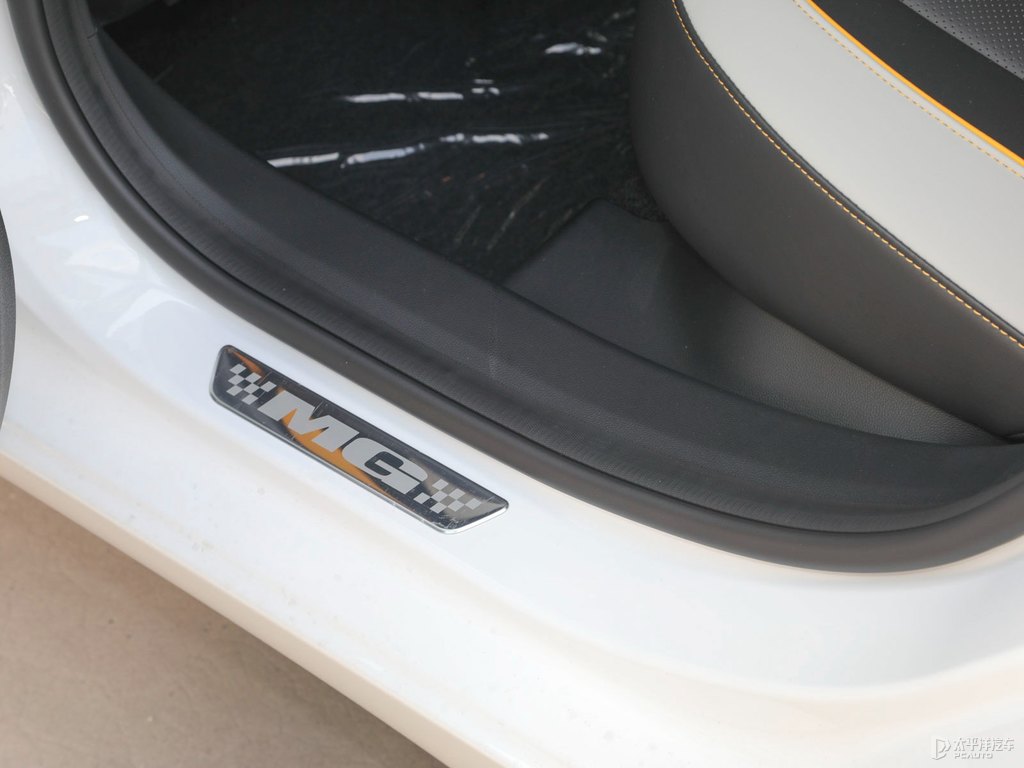 珠光白MG6車廂內(nèi)飾圖片