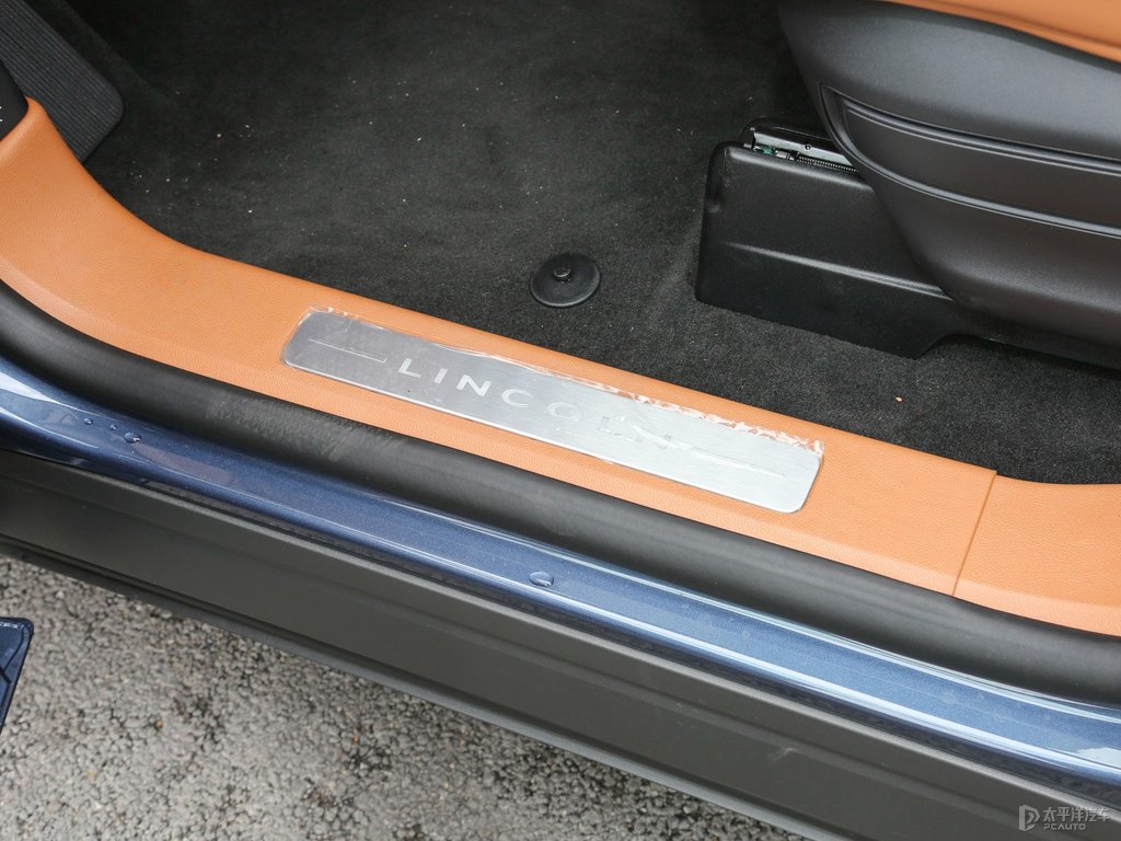 斐鉆藍(lán)飛行家車廂內(nèi)飾圖片