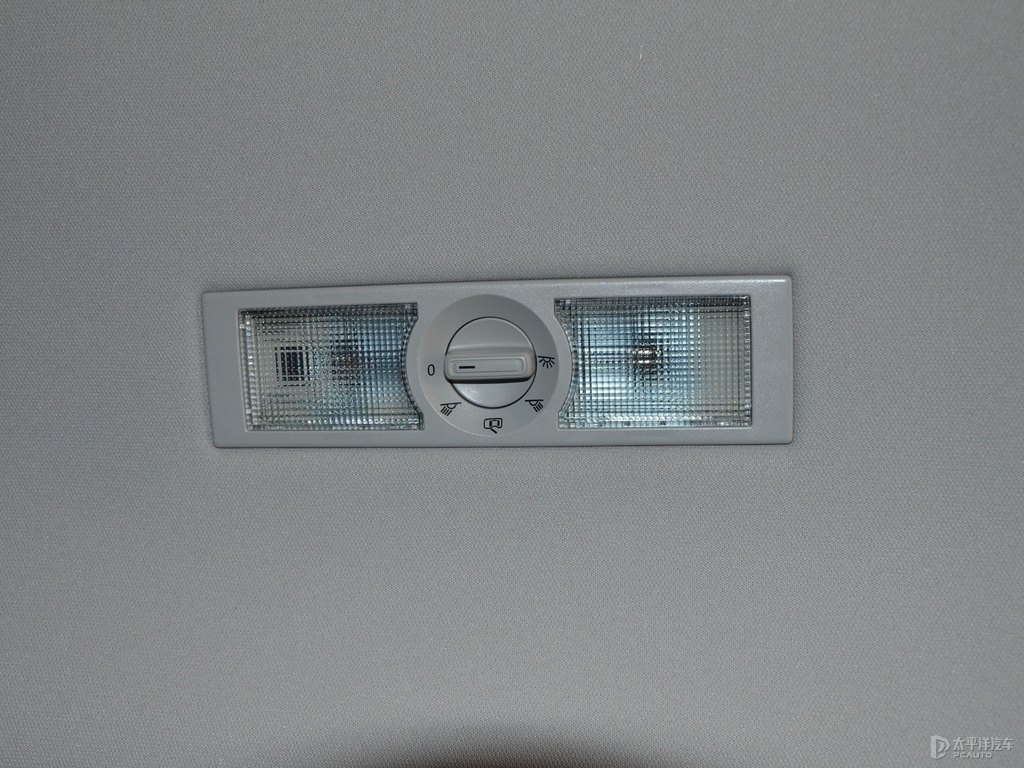 文藝白柯米克車廂內(nèi)飾圖片
