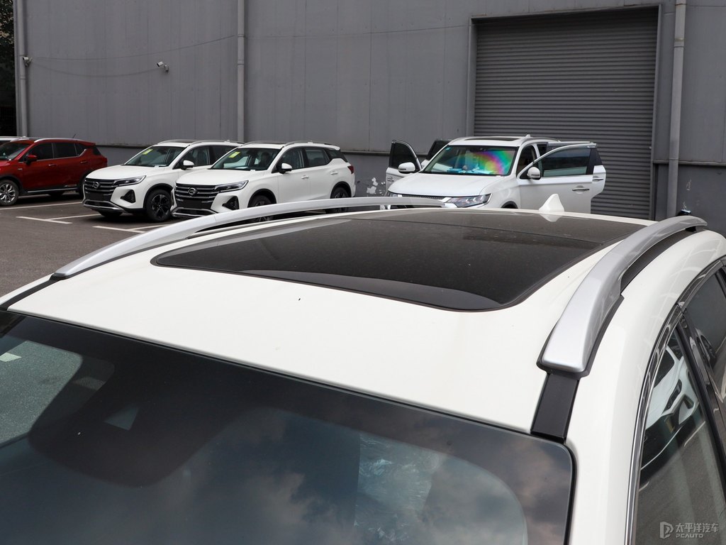 象牙白傳祺GS4車身外觀圖片