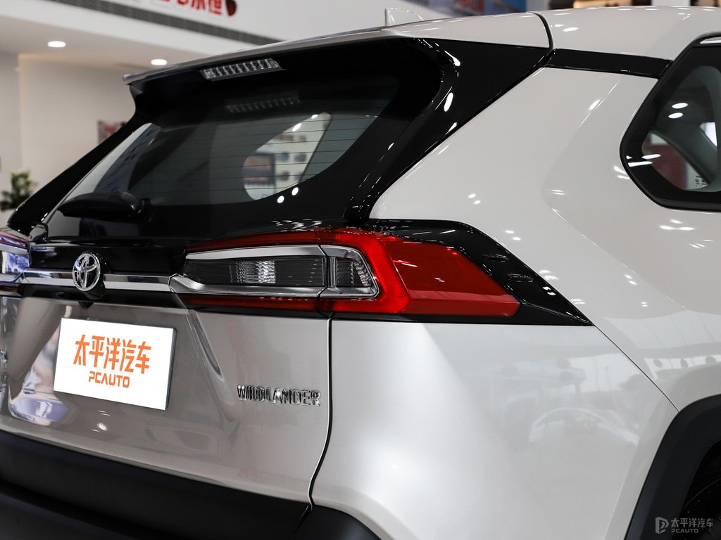 歐泊銀威蘭達(dá)車(chē)尾外觀圖片