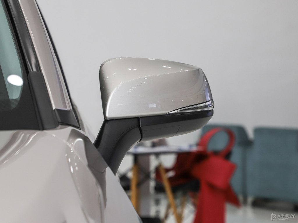 歐泊銀威蘭達(dá)車(chē)身外觀圖片