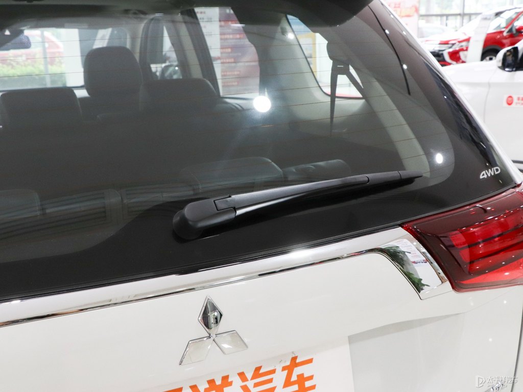 珍珠白歐藍(lán)德車尾外觀圖片